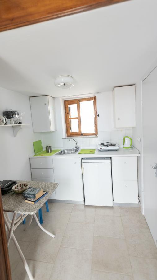 Roulas Apartments Chalki Town Exteriör bild