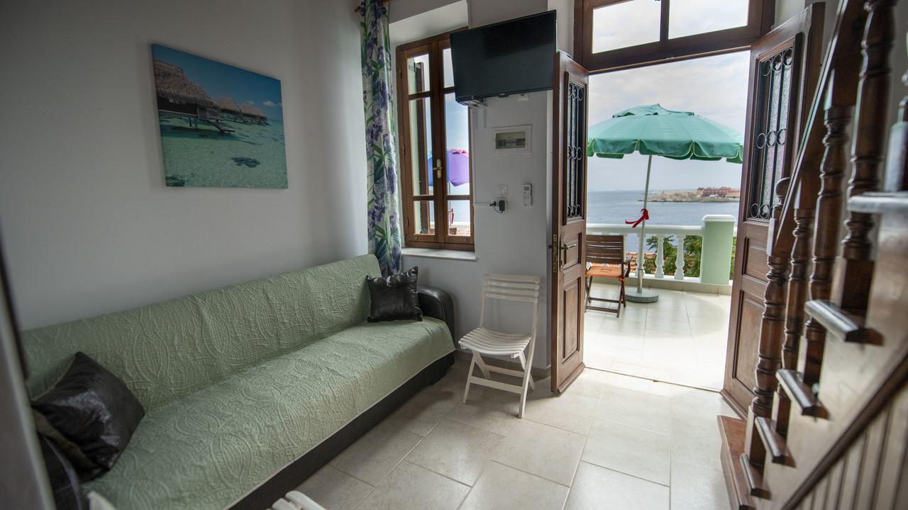 Roulas Apartments Chalki Town Exteriör bild