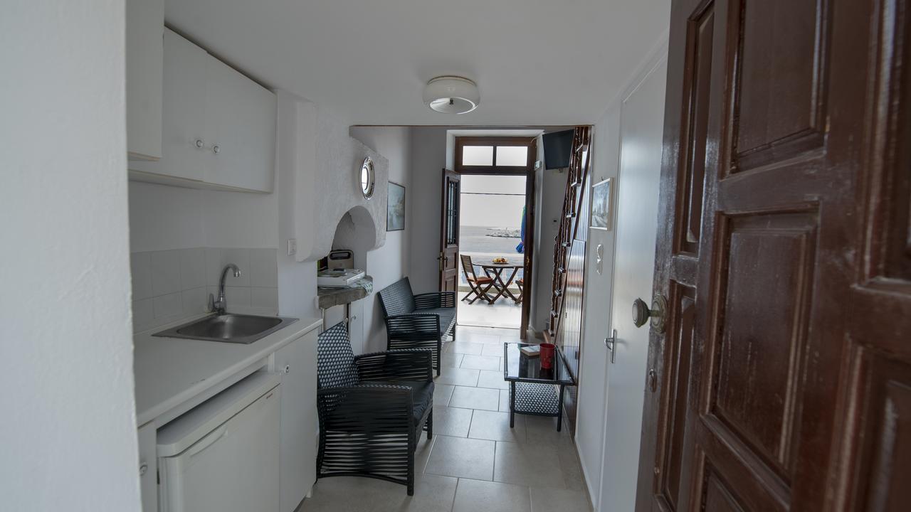 Roulas Apartments Chalki Town Exteriör bild